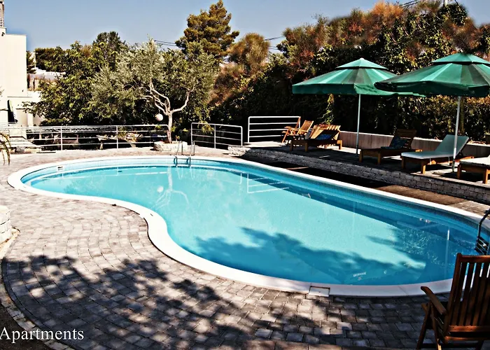 Ark Beach Hotel